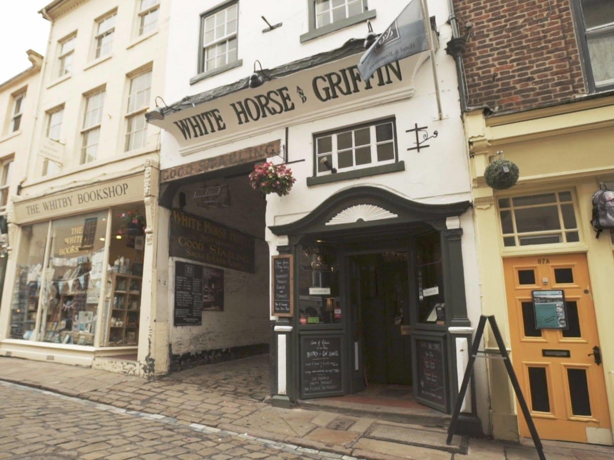White Horse & Griffin 호텔 휫비 외부 사진